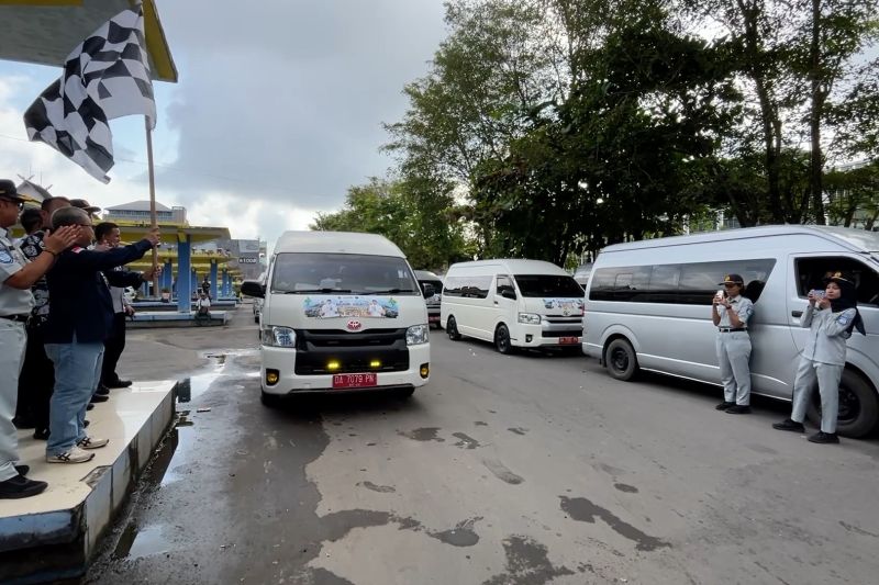 pemprov-kalsel-kerahkan-27-armada-mini-bus-dalam-program-mudik-gratis
