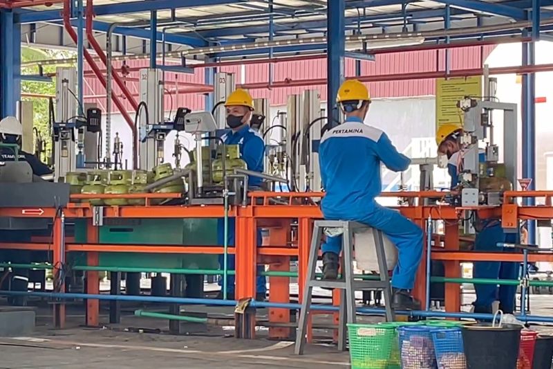 pertamina-tambah-2370-mt-gas-elpiji-untuk-sumbar