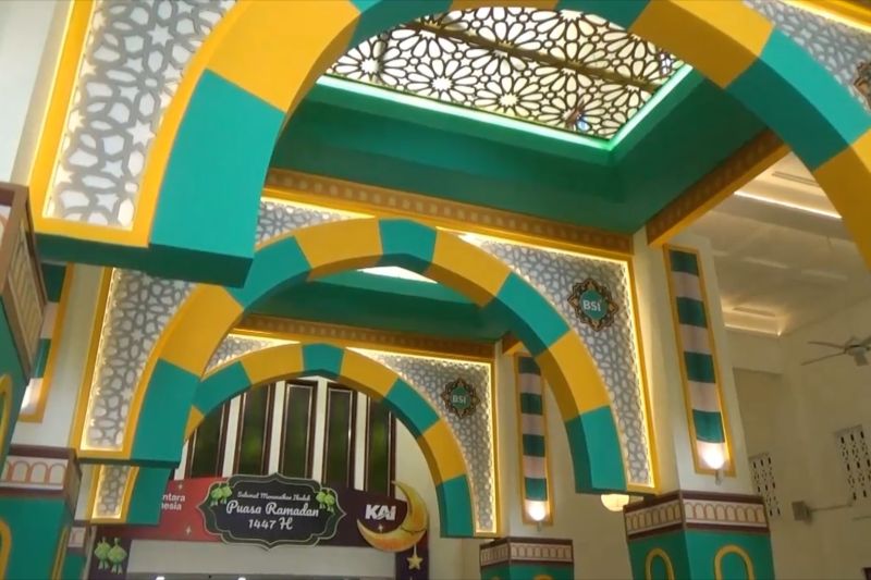 sambut-pemudik-stasiun-yogyakarta-bersolek-ornamen-ala-masjid-nabawi
