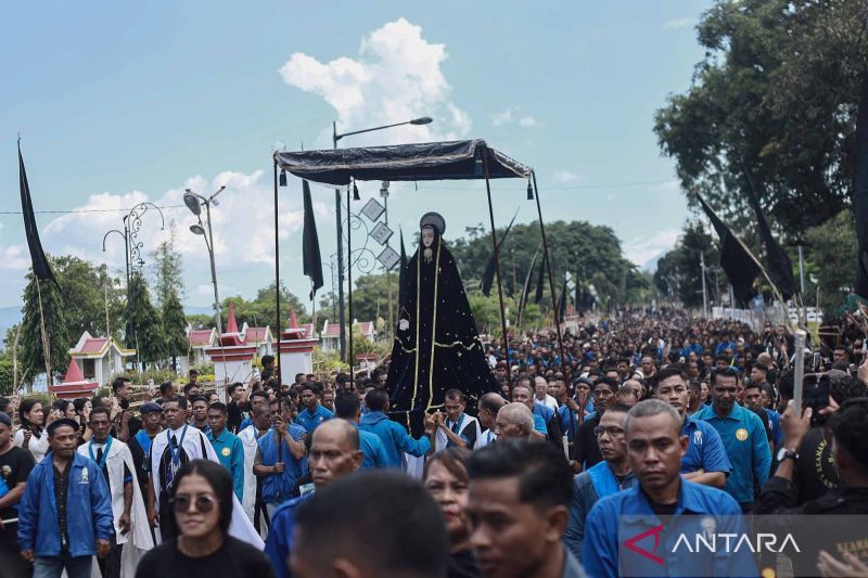 Prosesi Semana Santa di Larantuka