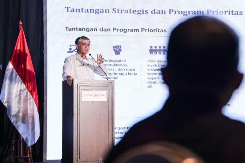 menaker-ajak-pekerja-agar-siap-hadapi-perkembangan-teknologi-ai