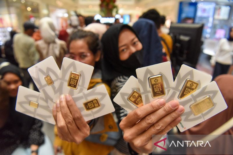 Emas Antam pada Senin ini anjlok Rp44.000 jadi Rp2,840 juta/gr