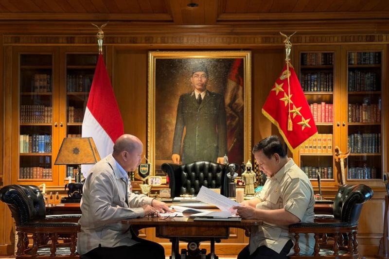 presiden-dan-rosan-bahas-pembangunan-program-hilirisasi-di-13-lokasi