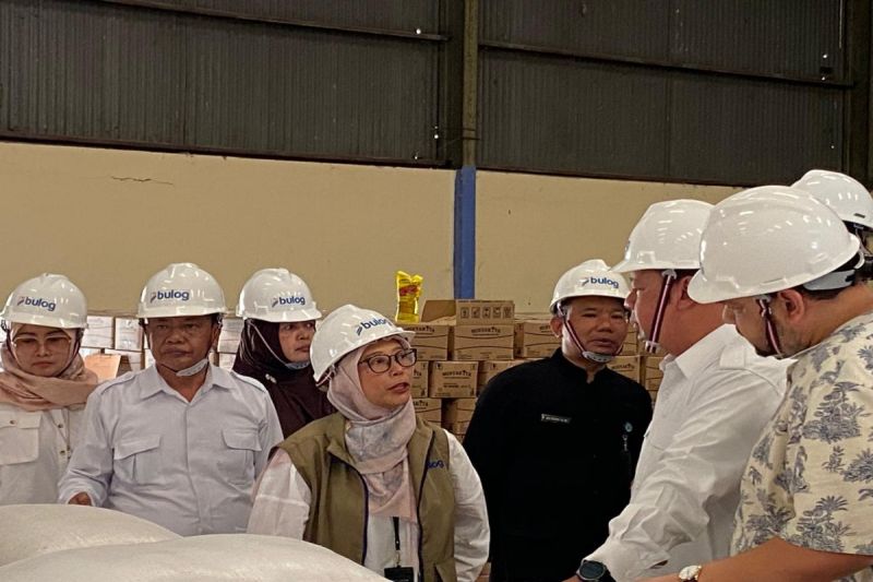 bulog-pastikan-stok-beras-di-jateng-aman-hingga-akhir-2026