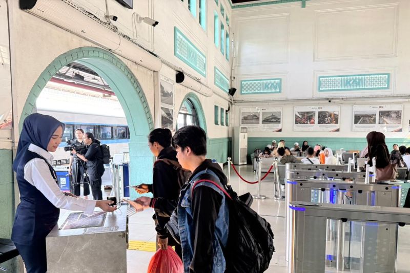 Operasional KA Jarak Jauh Berangsur Pulih, Hampir Seluruh Perjalanan Berjalan Tepat Waktu