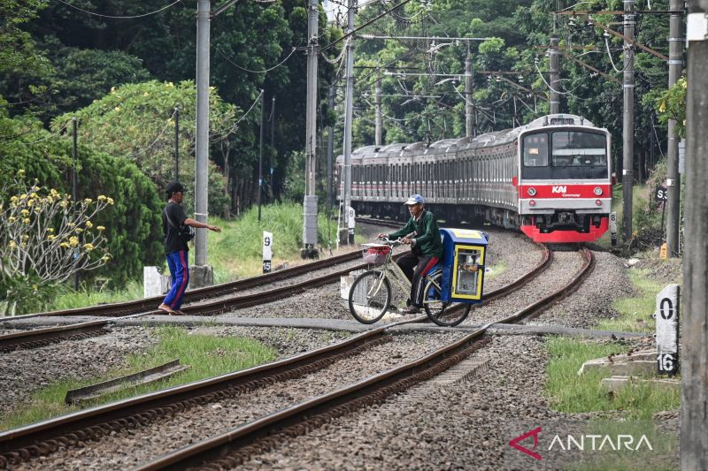 mesin-kendaraan-sulit-mati-karena-faktor-elektromagnetik-di-rel-kereta