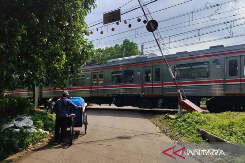 50 ribu Rupiah untuk jaga nyawa di perlintasan sebidang