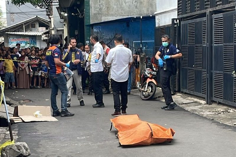 seorang-pria-tewas-dibacok-orang-tak-dikenal-di-cengkareng-jakbar
