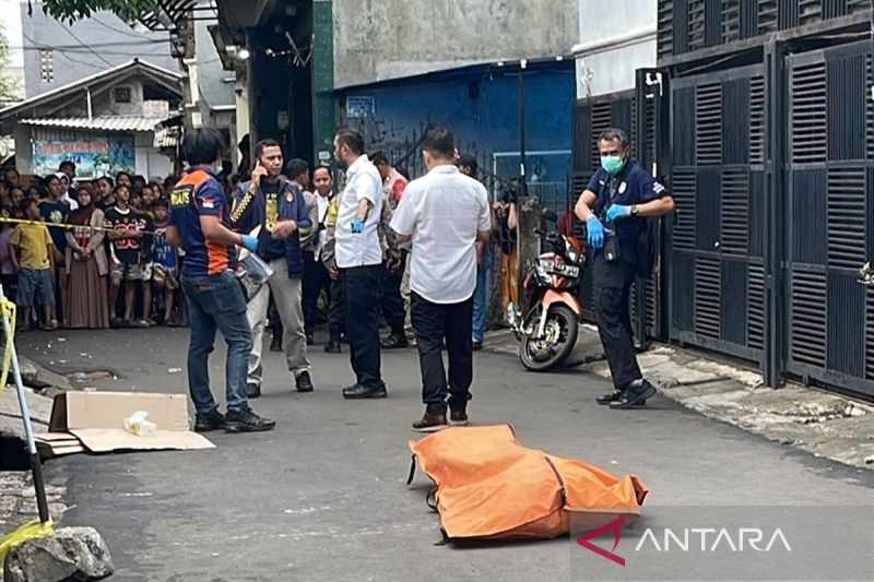 seorang-pria-tewas-dibacok-orang-tak-dikenal-di-cengkareng-jakbar