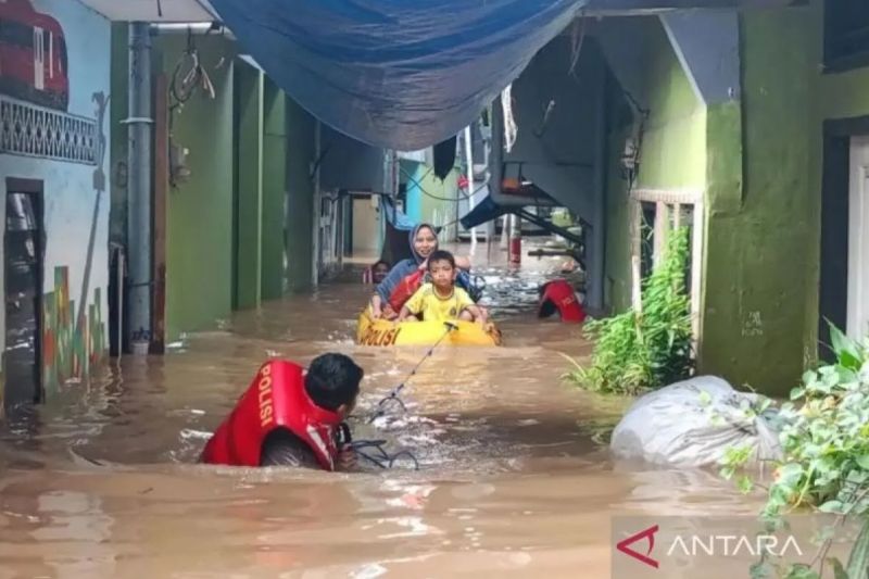 22 RT di Jaktim terendam banjir dengan ketinggian air capai 195 cm
