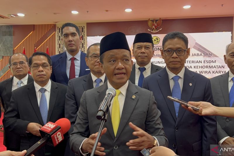 menteri-bahlil-lantik-19-pejabat-tinggi-pratama-kementerian-esdm