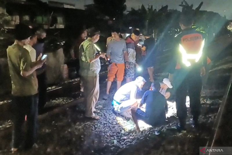 berupaya-lerai-tawuran-seorang-pria-justru-tewas-tertabrak-krl-di-duren-sawit