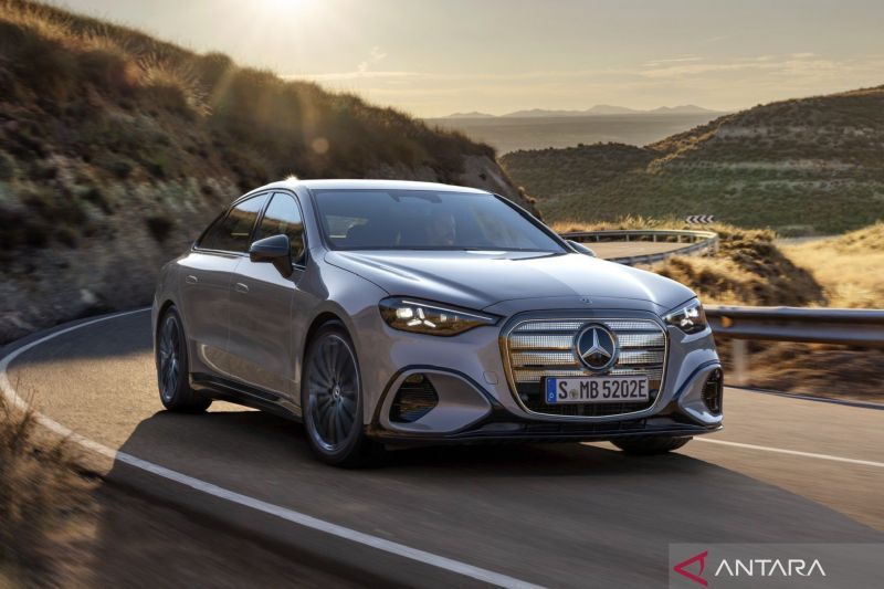 mercedes-benz-jual-c-class-listrik-dan-mulai-produksi-glc-ev