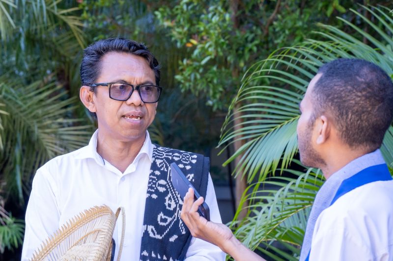 Undana Beri Satyalancana pada 120 Dosen dan Tendik