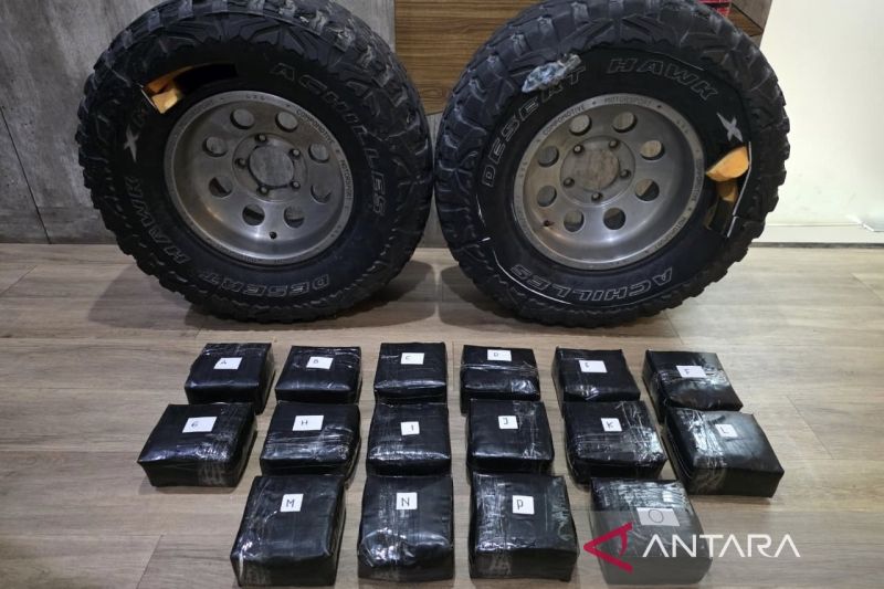 polisi-ungkap-peredaran-sabu-yang-disembunyikan-dalam-ban-di-depok