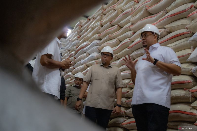 komisi-vi-bulog-jamin-pasokan-beras-sumbar-mencukupi-hingga-awal-2027