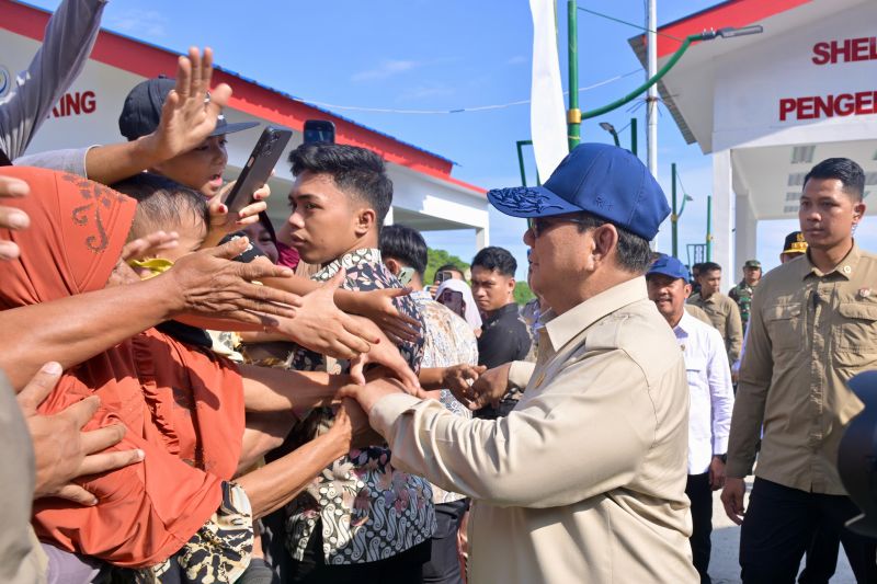 presiden-berdialog-dengan-nelayan-saat-meninjau-knmp-gorontalo
