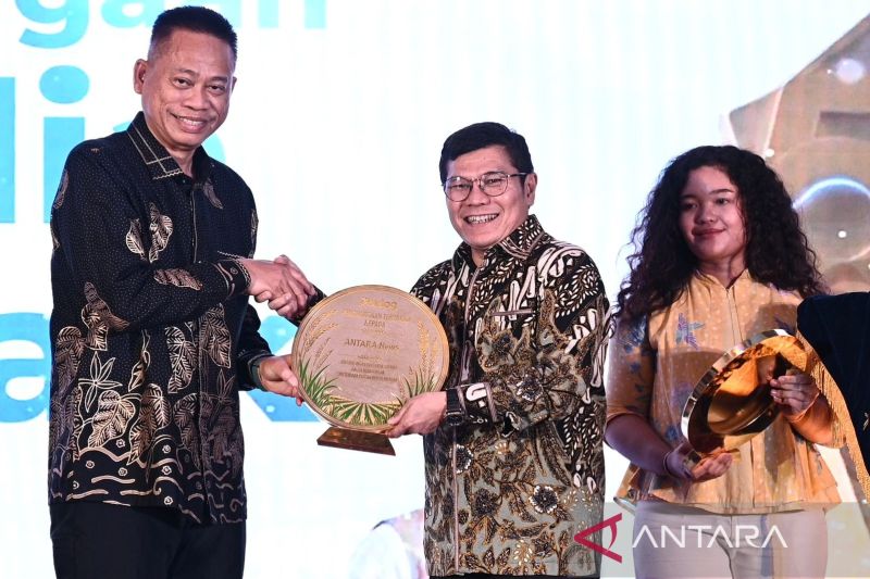 antara-raih-dua-penghargaan-dari-perum-bulog