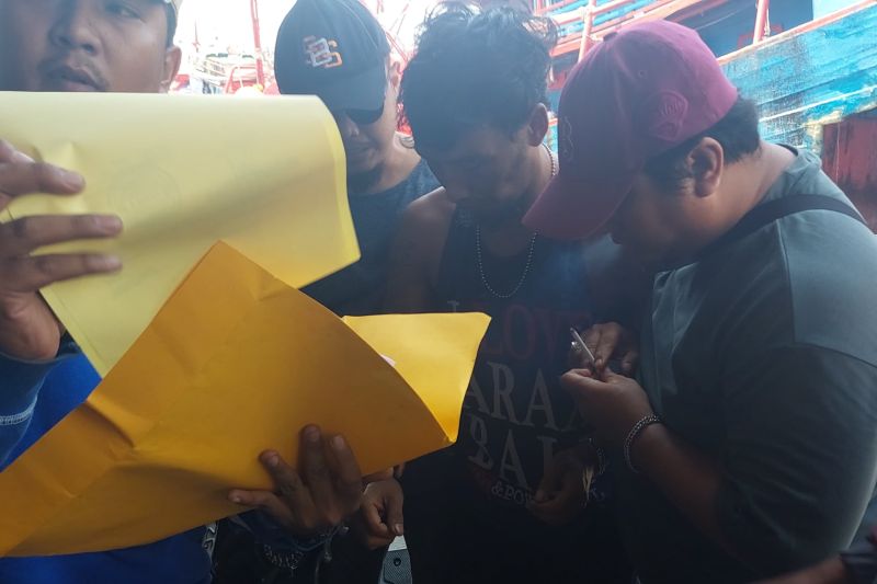 polisi-tangkap-dua-pengedar-narkoba-di-kawasan-muara-baru-jakut