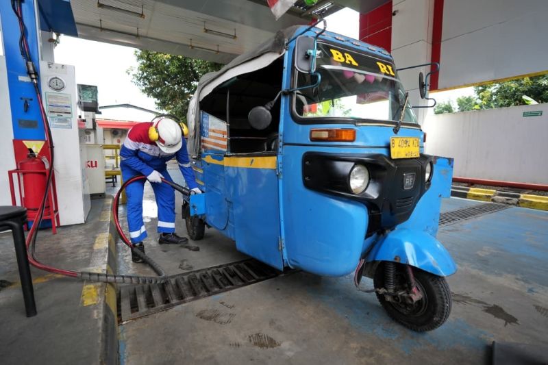pgn-gelar-program-tukar-sampah-plastik-untuk-bbg-kendaraan-bajaj