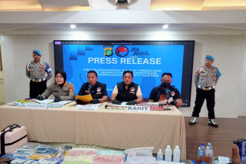 polisi-ungkap-wna-china-produksi-824-buah-etomidate-siap-edar