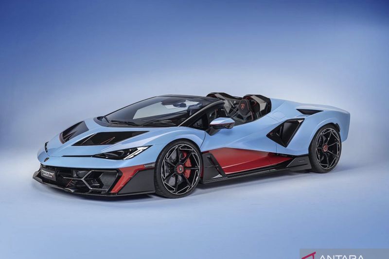 lamborghini-hadirkan-fenomeno-roadster-bertenaga-1065-hp