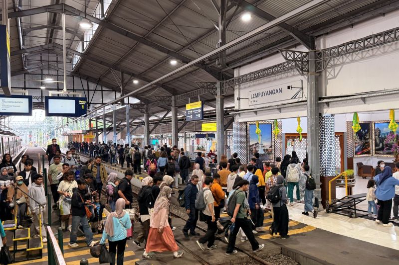 Dua Hari Berturut-turut Long Weekend, Pelanggan KAI Lampaui 196 Ribu per Hari