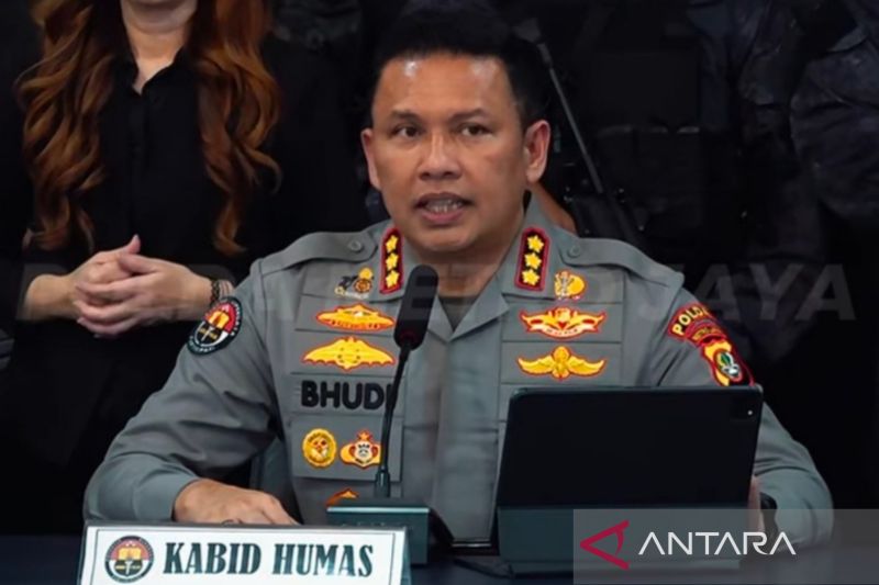 polisi-selidiki-pria-yang-diduga-dilempar-dari-lantai-dua-di-jakbar