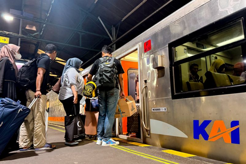 kai-group-angkut-1558-juta-pelanggan-skema-layanan-kereta-pso