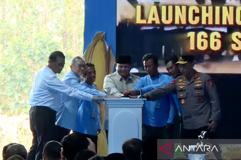 prabowo-resmi-awali-panen-raya-jagung-dan-pembangunan-gudang-pangan