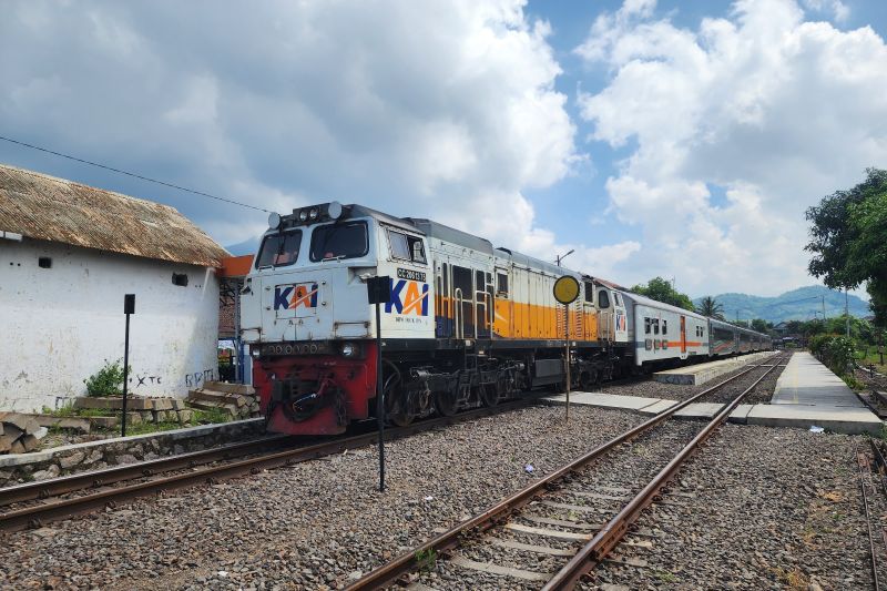daop-2-tuntut-sopir-truk-penyebab-kereta-panoramic-papandayan-rusak