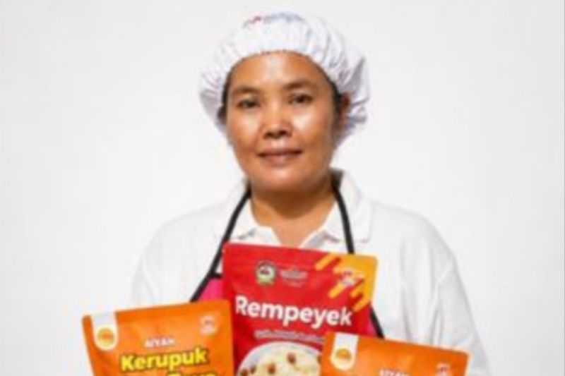 martalena-olah-ikan-invasif-danau-toba-red-devil-jadi-makanan-ringan