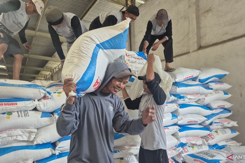 pupuk-indonesia-pastikan-stok-pupuk-subsidi-jabar-aman-saat-musim-tan