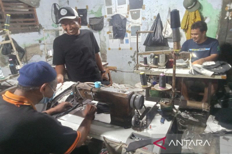 hanafi-dari-pedagang-keliling-hingga-menembus-pasar-asia-tenggara