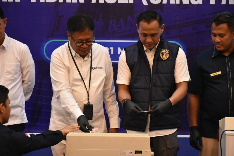 botasupal-kepri-musnahkan-5454-lembar-uang-rupiah-tidak-asli