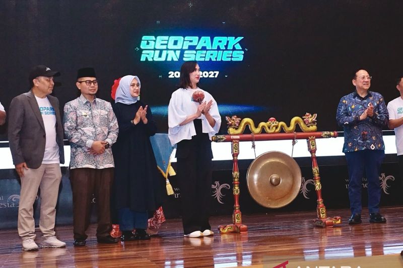 bupati-ipuk-sambut-banyuwangi-tuan-rumah-geopark-run-series