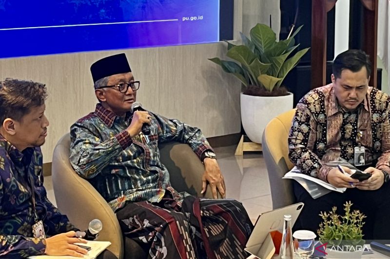menteri-pu-pastikan-program-strategis-sumber-daya-air-tetap-berjalan