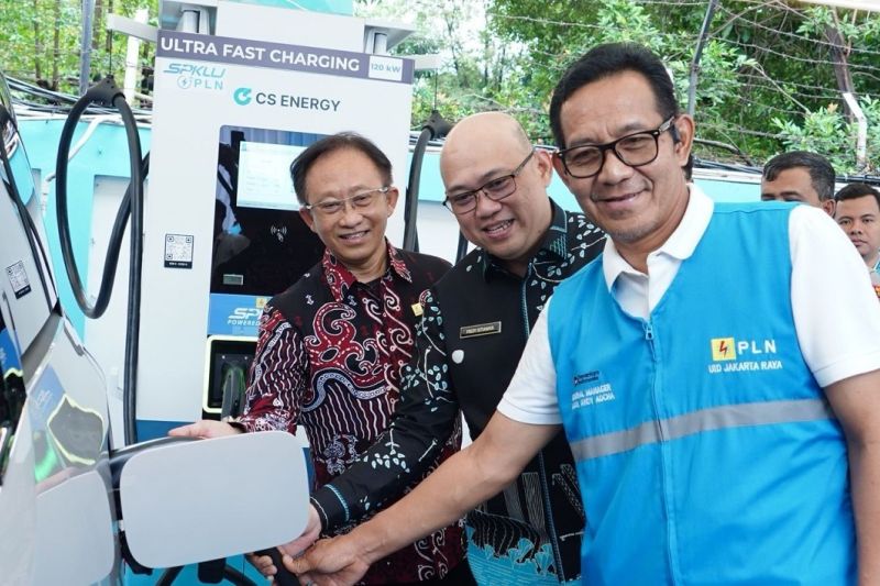 pln-operasikan-spklu-ke-5000-perkuat-ekosistem-kendaraan-listrik