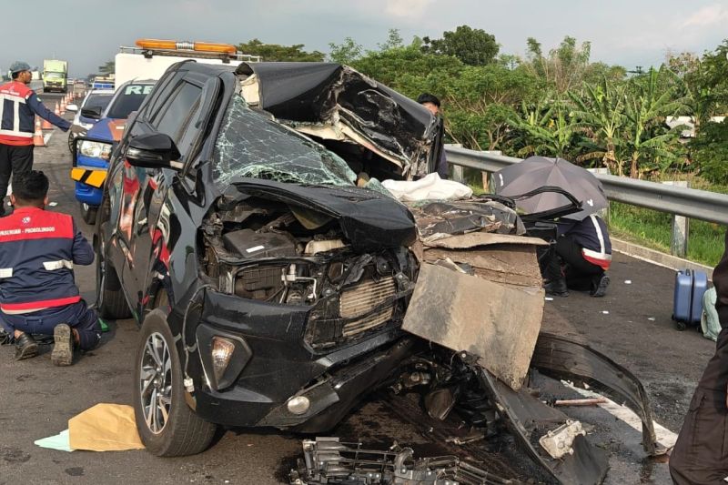 Polisi menduga penyebab kecelakaan mobil anggota DPR Ri sopir mengantuk