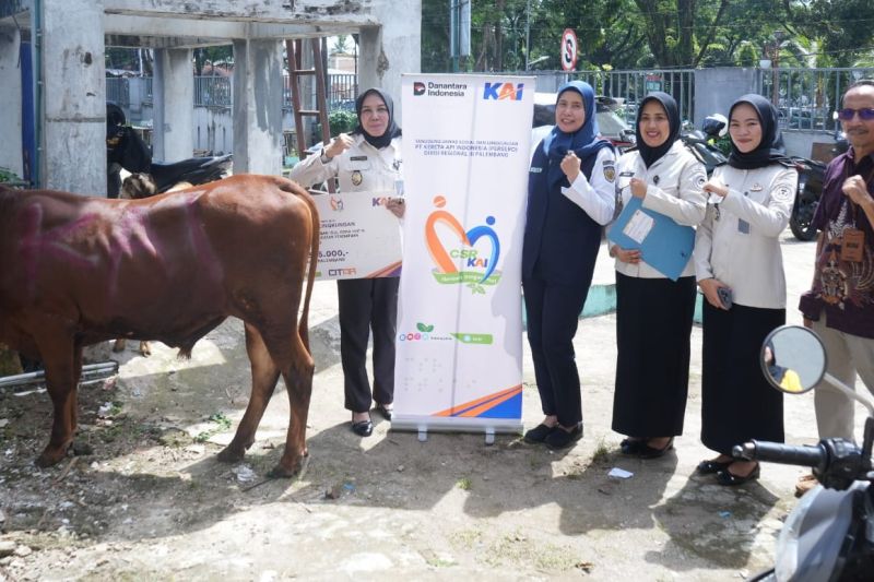 KAI Divre Palembang salurkan 30 sapi kurban Idul Adha
