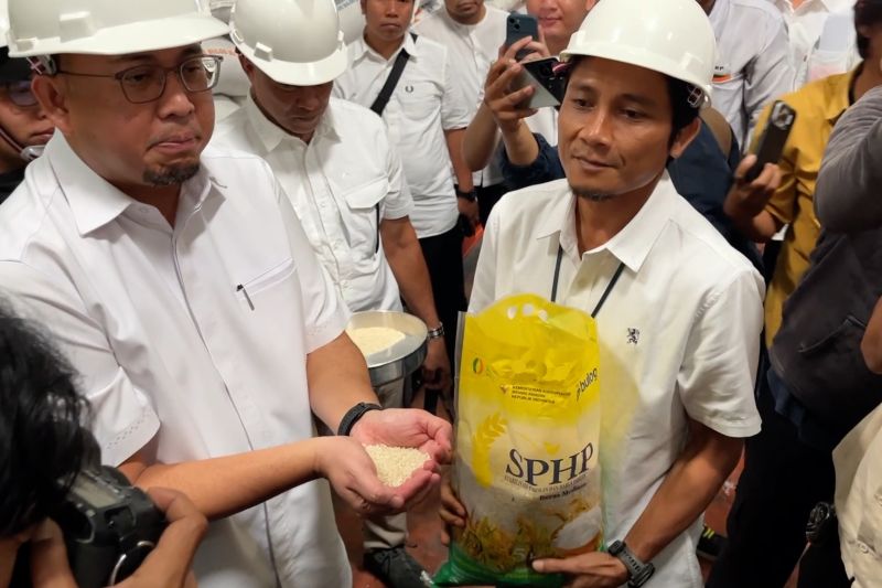 bulog-jamin-pasokan-beras-di-sumbar-mencukupi-hingga-awal-2027