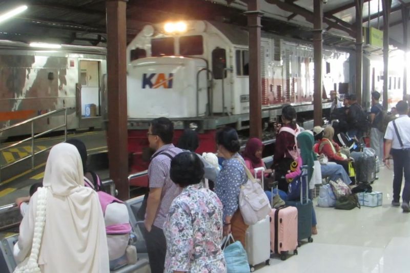 daop-9-operasikan-28-perjalanan-kereta-pada-libur-panjang-hari-buruh