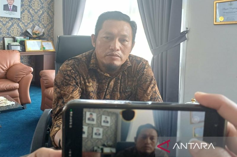 dinas-esdm-enam-plts-komunal-sudah-beroperasi-terangi-warga-kepri
