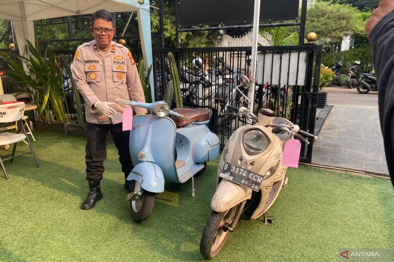 dua-kuli-bangunan-bobol-kafe-di-cilandak-curi-vespa-antik