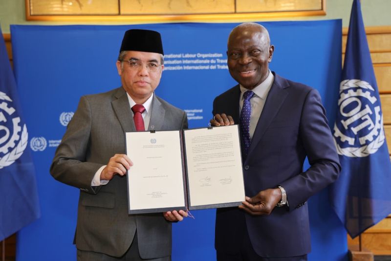 ri-resmi-serahkan-instrumen-asli-ratifikasi-konvensi-ilo-188-di-jenewa