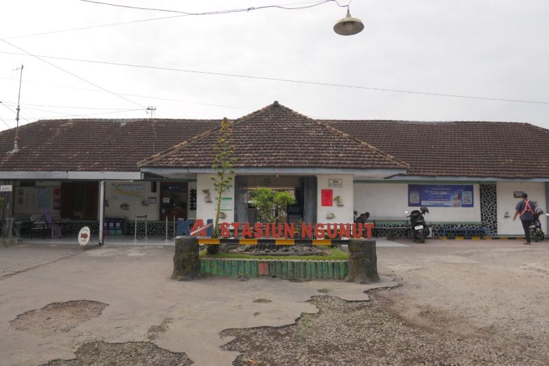 Stasiun Ngunut Jaga Mobilitas Warga Blitar&ndash;Tulungagung Tetap Terhubung