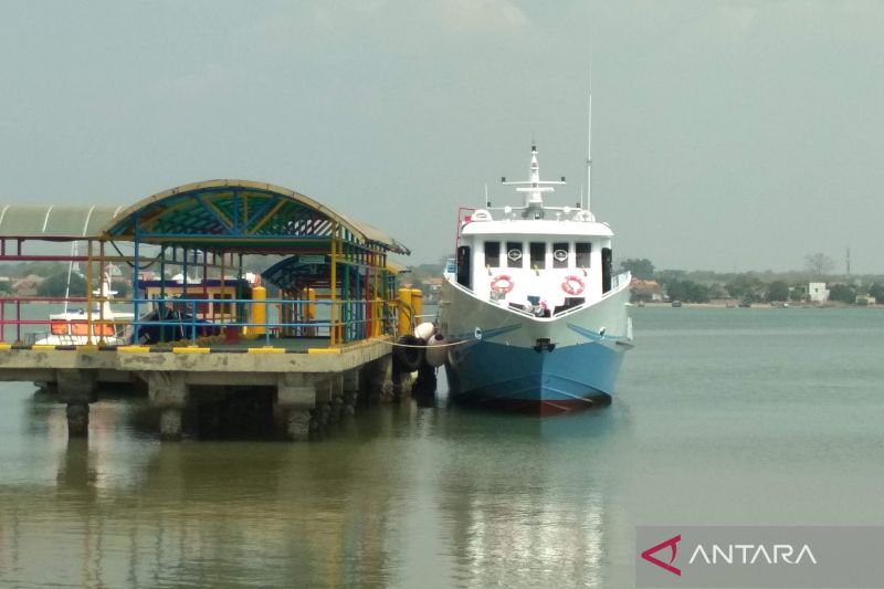 kapal-penyeberangan-ke-karimunjawa-jepara-alami-lonjakan-penumpang
