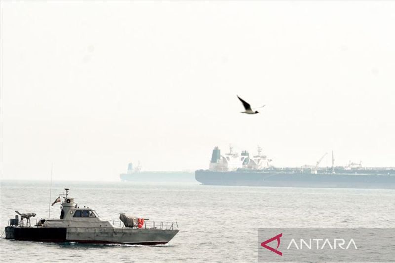 Media: IRGC tembakan rudal ke kapal-kapal komersial di Selat Hormuz