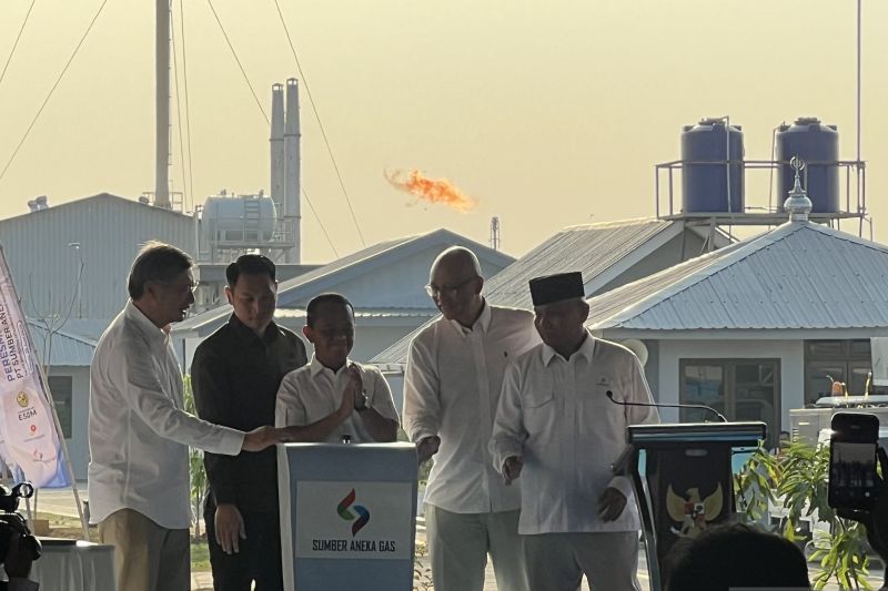 menteri-bahlil-resmikan-mini-lng-plant-di-tuban-jatim