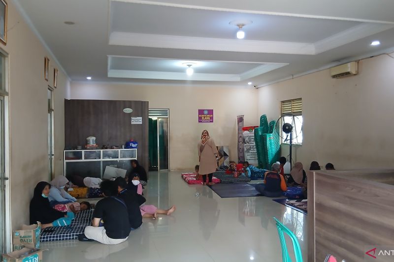 28 jiwa terdampak kebakaran TPA Jatiwaringin bertahan dipengungsian